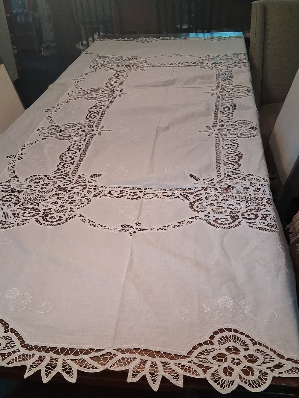 Vintage Hand stitched Elegant White Cutwork Lace Tablecloth for Home Dining